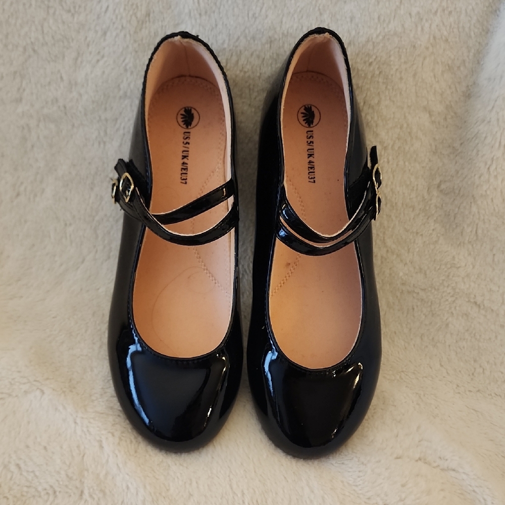 Black Patent Leather Kids Shoes MIXIN new Never Worn Size 5
